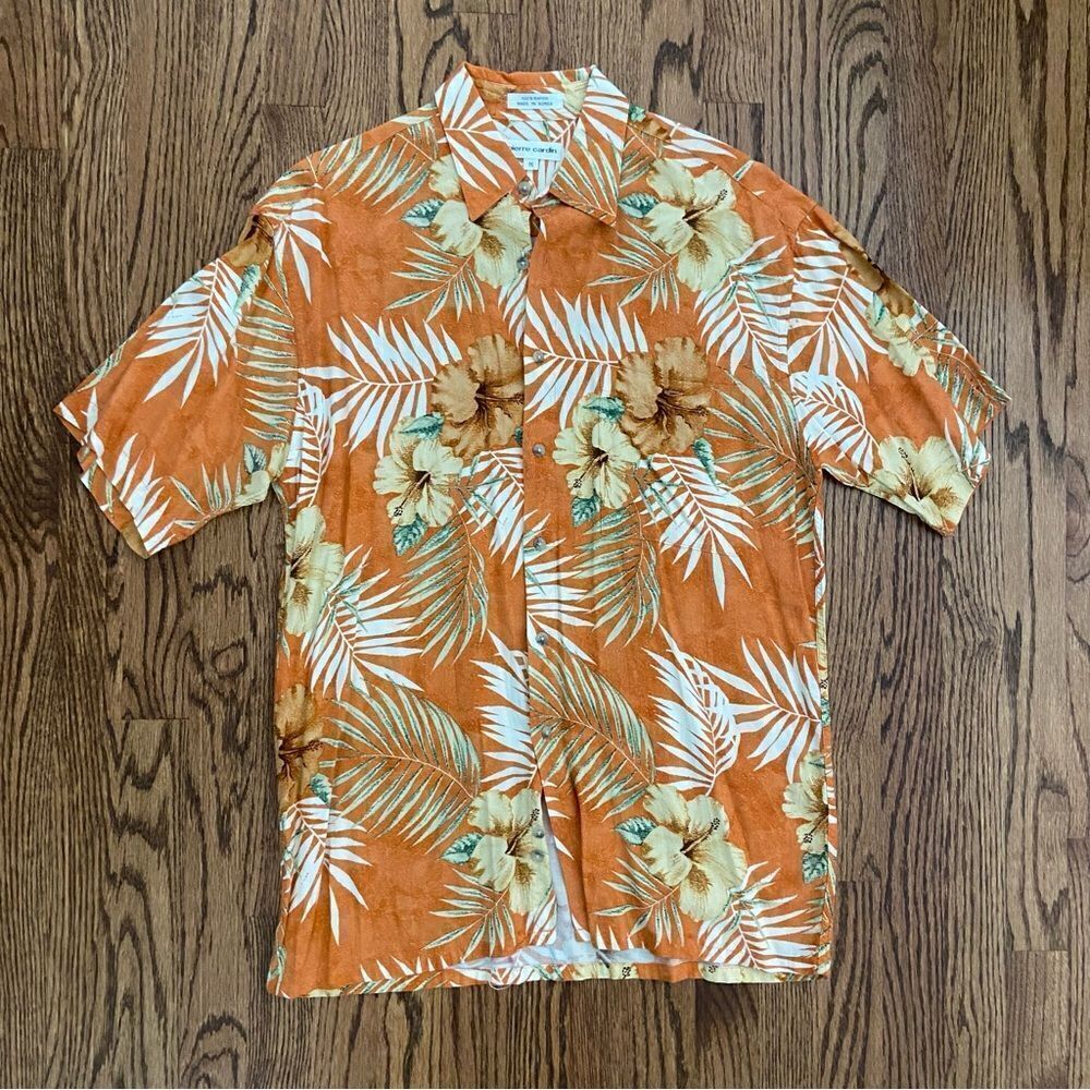 Vintage mens Hawaiian shirt size M with hibiscus flowers